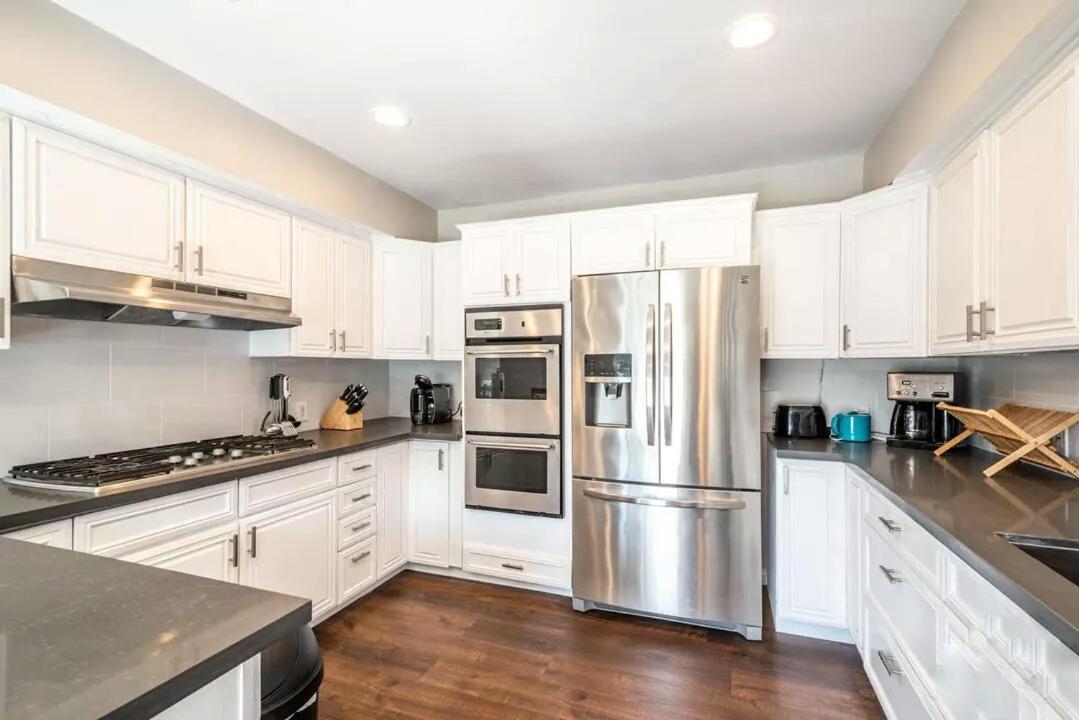 Stylish Hollywood Hills With Million Dollar Views Waiting For You! Casa vacanze