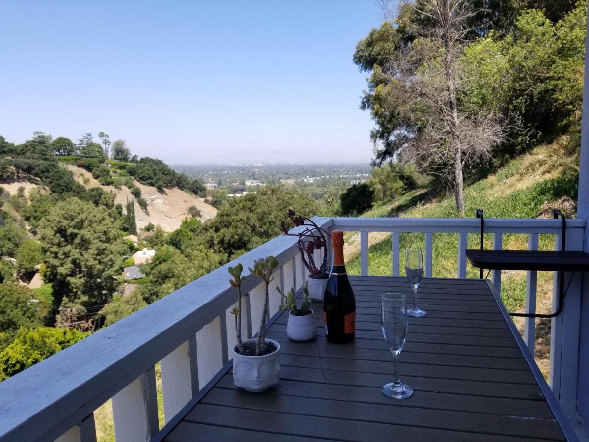 Stylish Hollywood Hills With Million Dollar Views Waiting For You! Casa vacanze Los Angeles